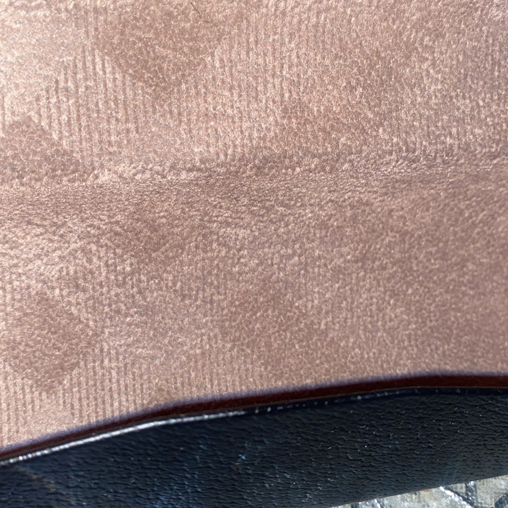 BURBERRY Sunglass/glass holder! Like new! - Picture 8 of 8